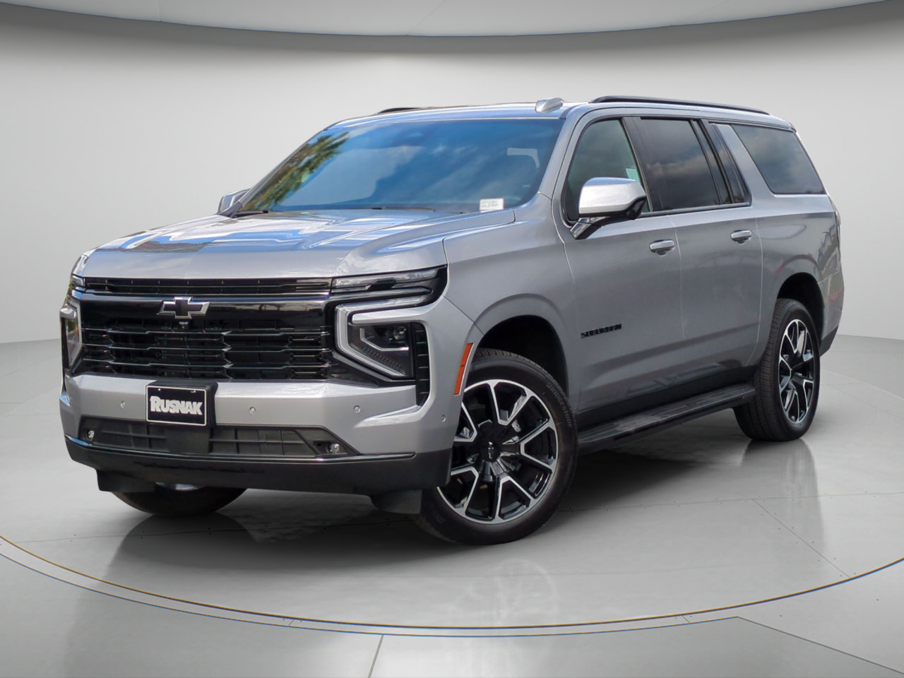 Used 2026 Chevrolet Suburban RST RWD image 2