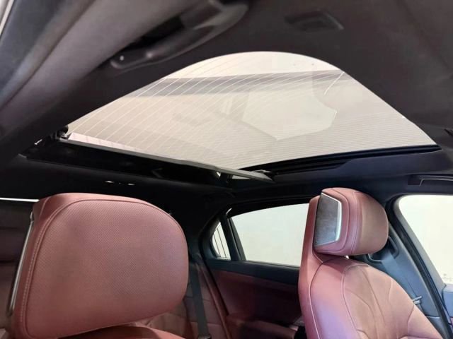 Used 2025 BMW 760i xDrive w/ Executive Package image 36