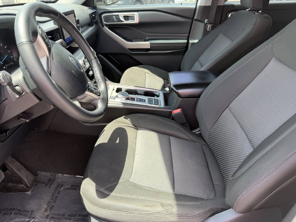 Used 2024 Ford Explorer XLT RWD image 12