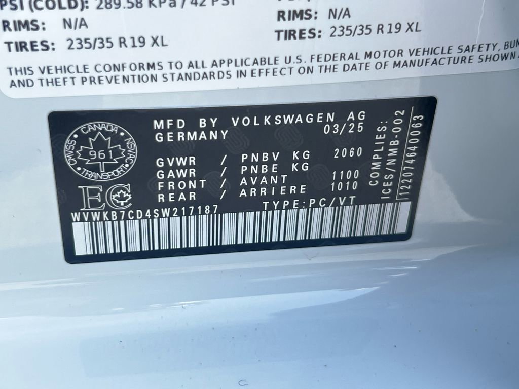 Used 2025 Volkswagen Golf R 2.0T image 34