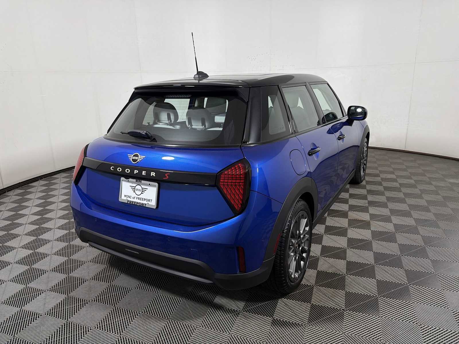 Certified 2025 MINI Cooper S FWD image 6