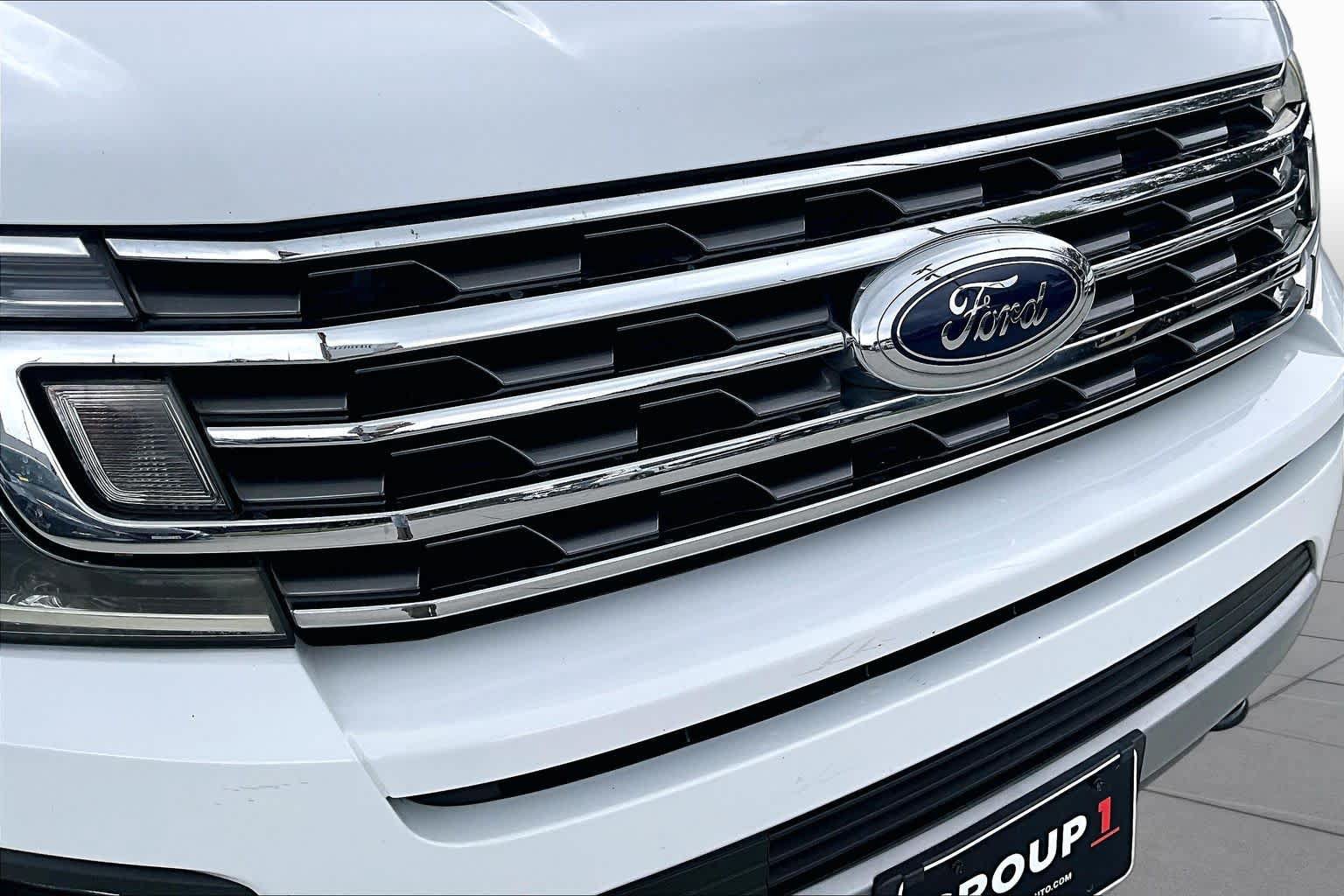 Used 2019 Ford Expedition XLT w/ Equipment Group 202A AWD/4WD image 29