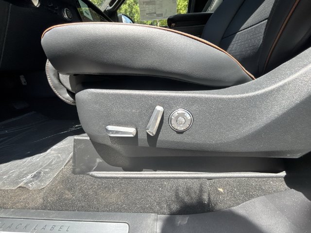 New 2025 Lincoln Navigator L Black Label AWD/4WD image 12