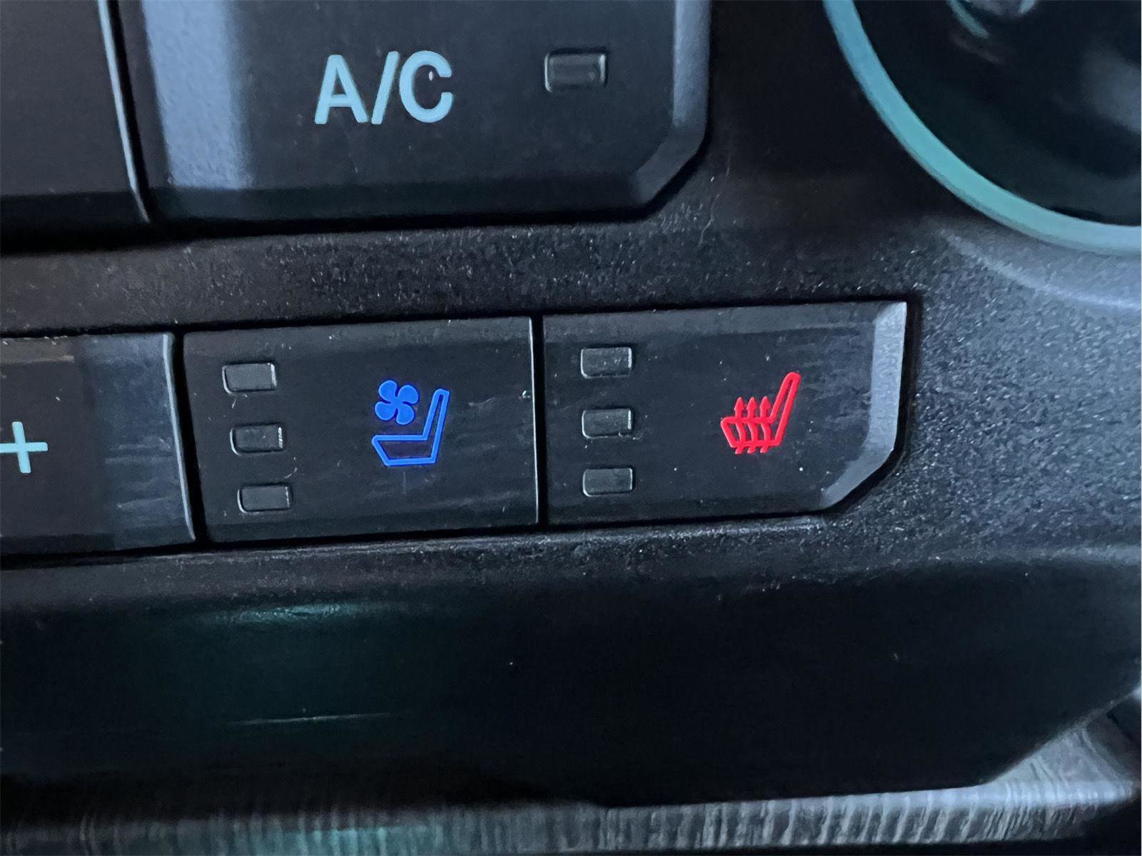 Used 2020 Ford F350 Lariat w/ Chrome Package image 27