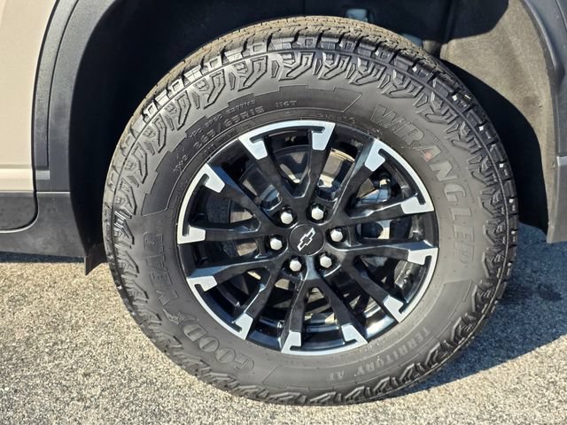Used 2026 Chevrolet Traverse Z71 w/ LPO, Floor Liner Package AWD/4WD image 8