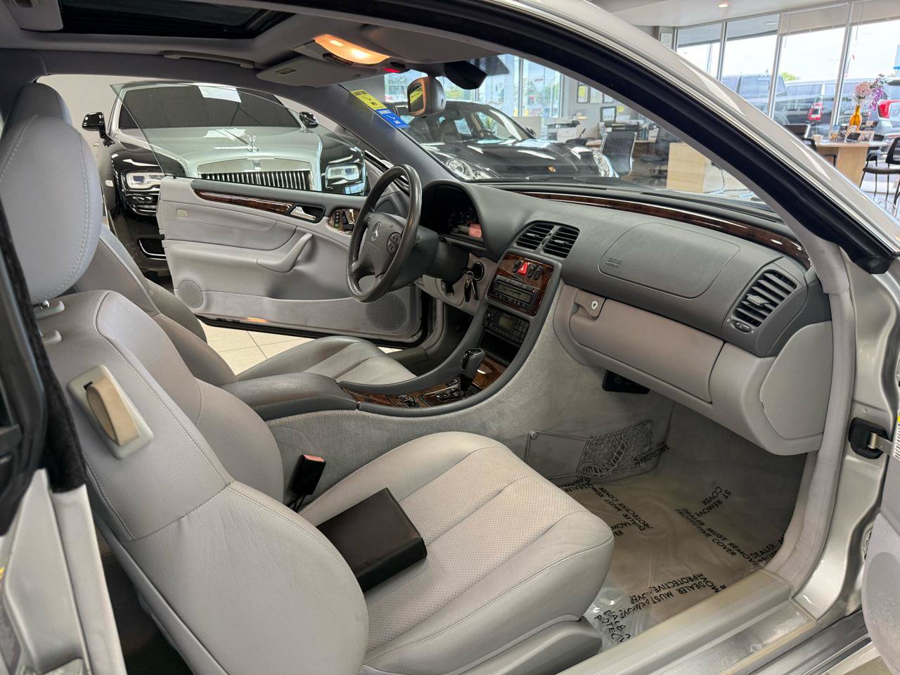 Used 2001 Mercedes-Benz CLK 320 Coupe image 13