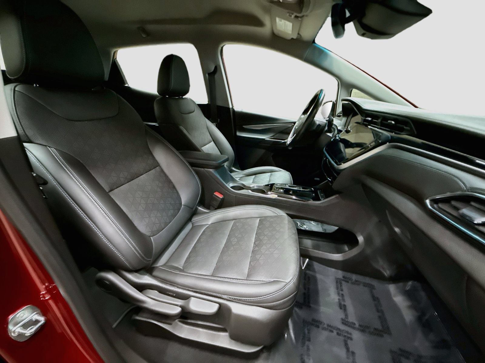 Used 2022 Chevrolet Bolt LT w/ Infotainment Package FWD image 31