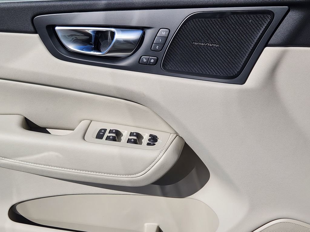 New 2026 Volvo XC60 T8 Ultra w/ Protection Package Premier image 13