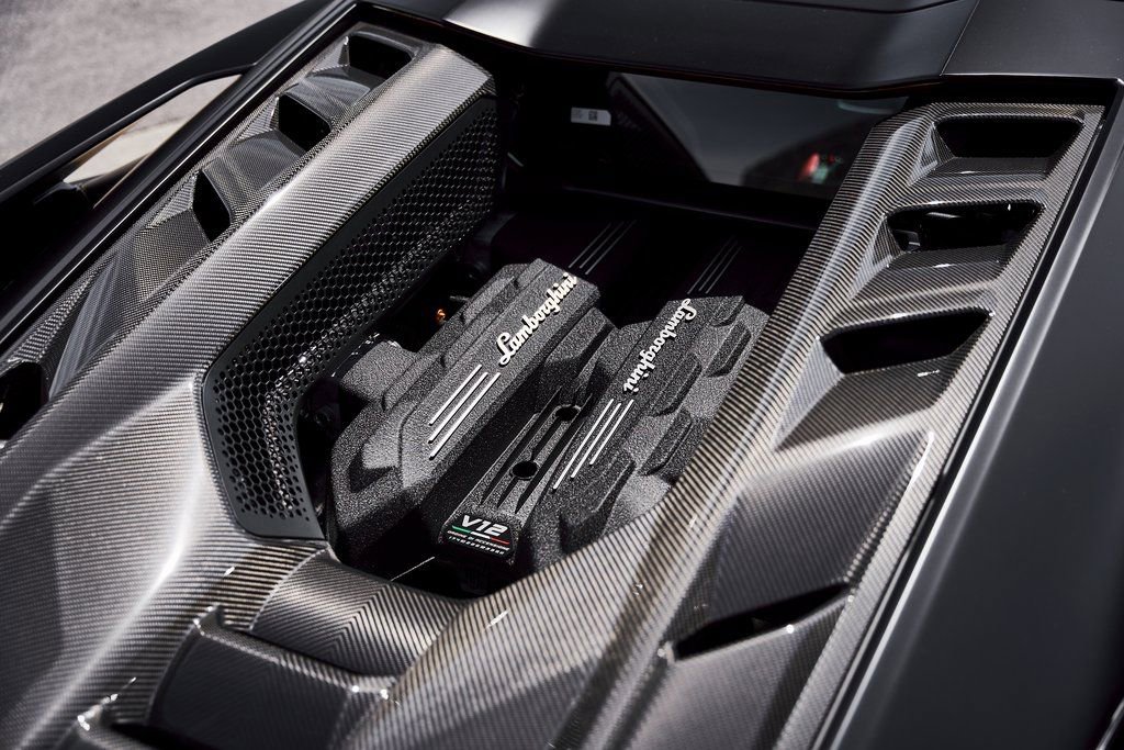 Used 2025 Lamborghini Revuelto image 21