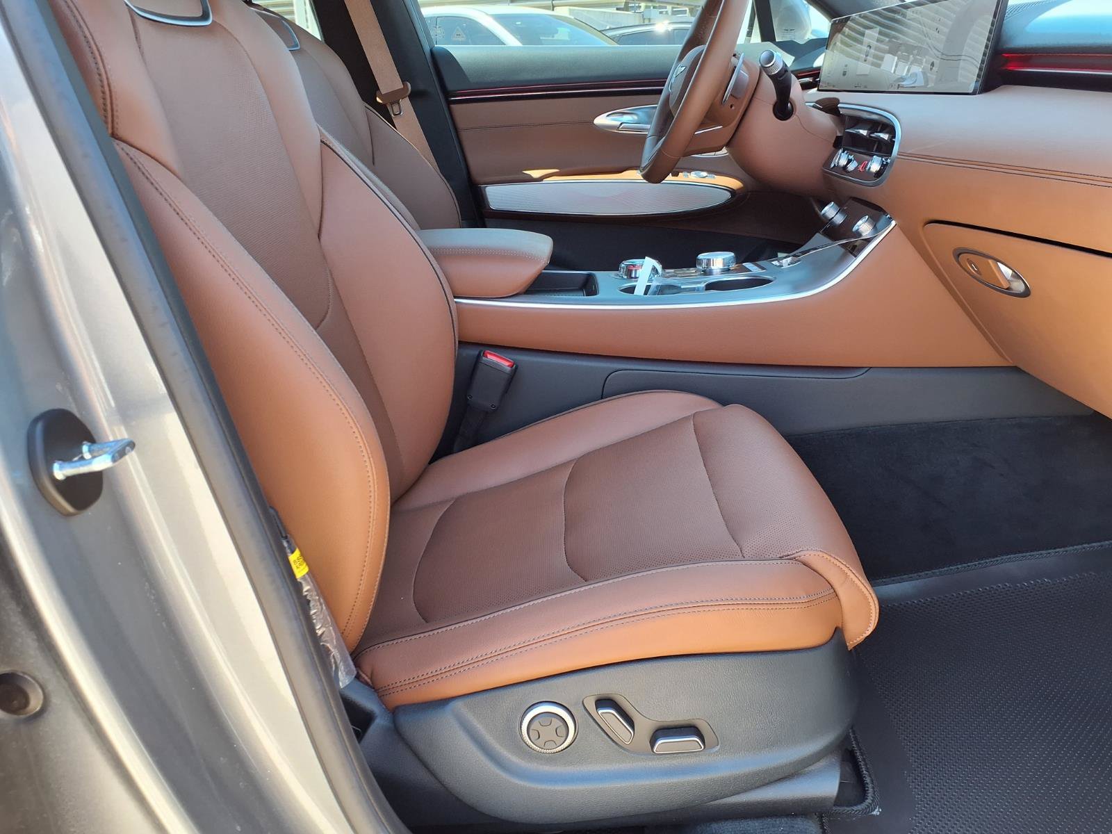 Certified 2026 Genesis GV70 2.5T Advanced AWD/4WD image 11