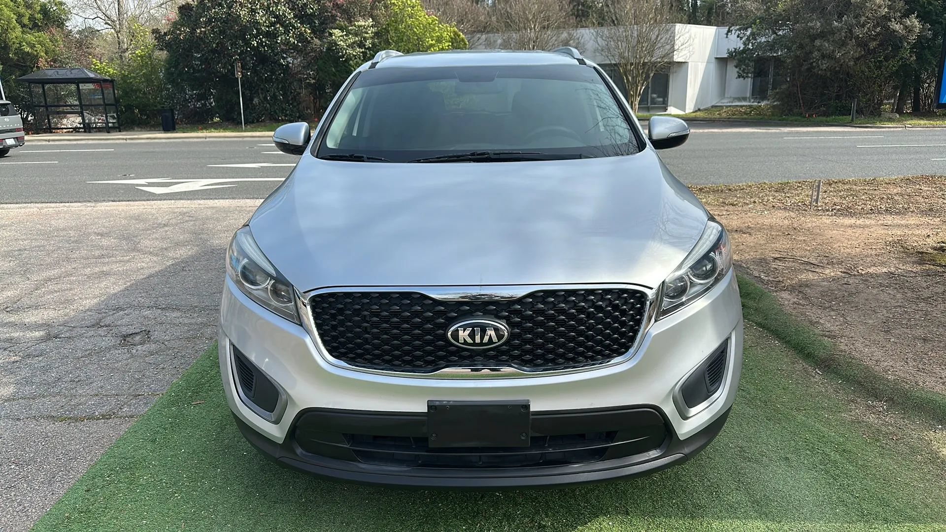 Used 2016 Kia Sorento FWD image 2