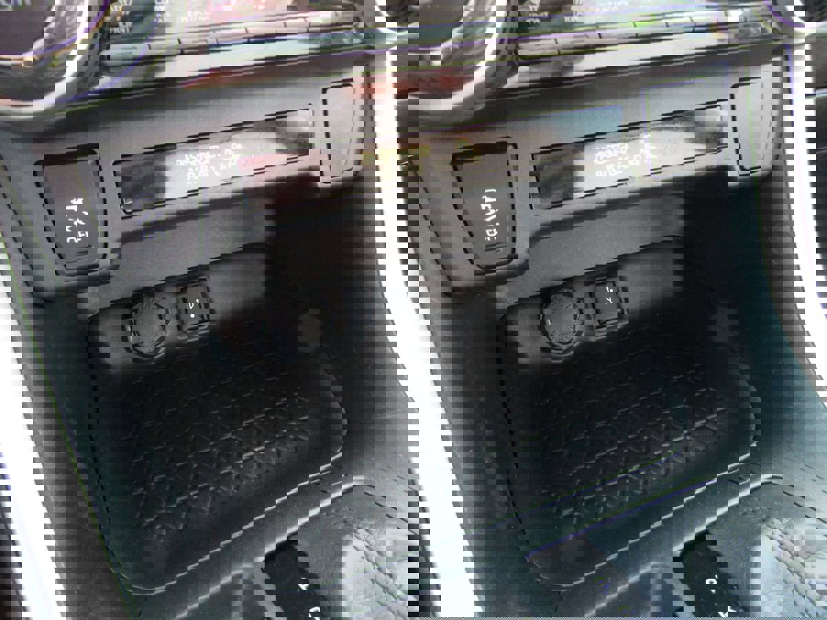 Used 2022 Toyota RAV4 LE image 17