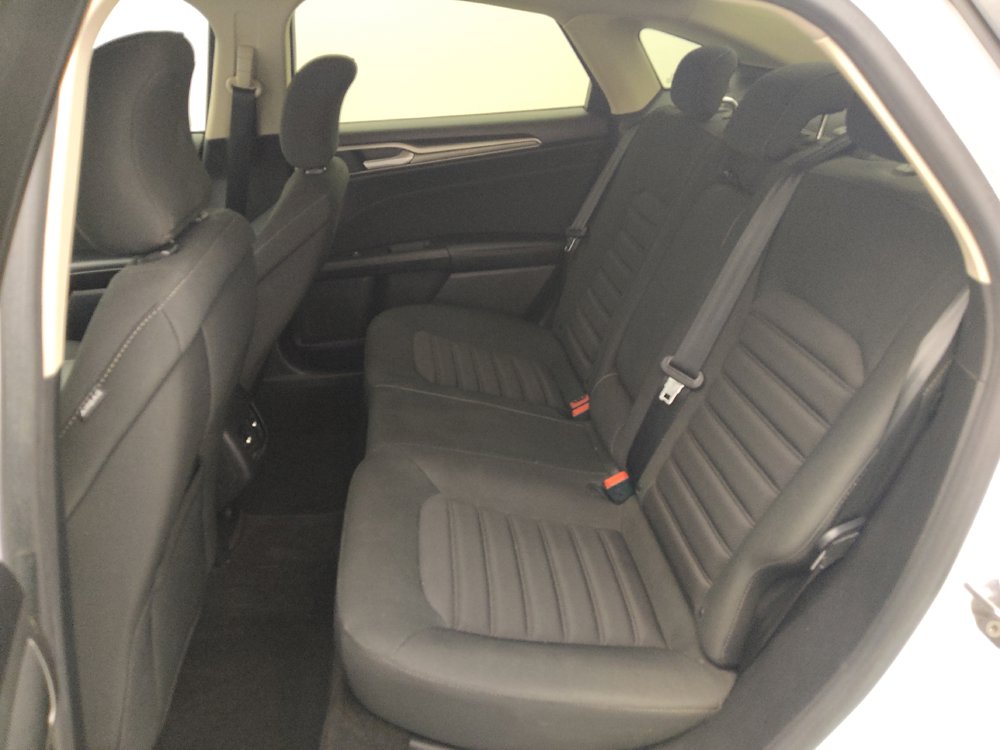 Used 2019 Ford Fusion SE FWD image 18