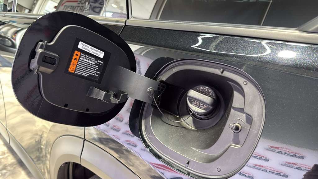 Used 2025 MAZDA CX-70 Plug-In Hybrid w/ Premium Plus AWD/4WD image 49