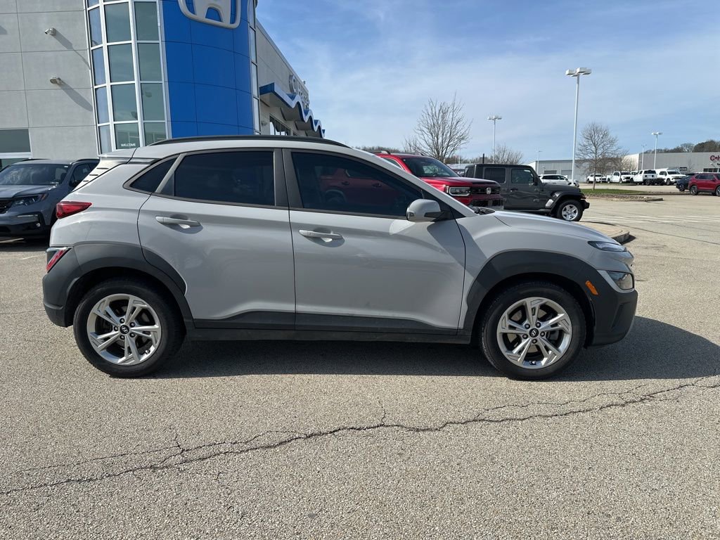 Used 2022 Hyundai Kona SEL w/ Convenience Package image 2