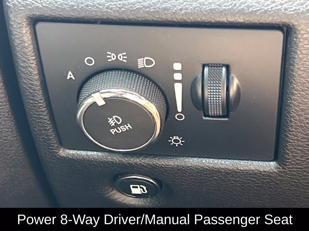 Used 2019 Jeep Grand Cherokee Altitude RWD image 29