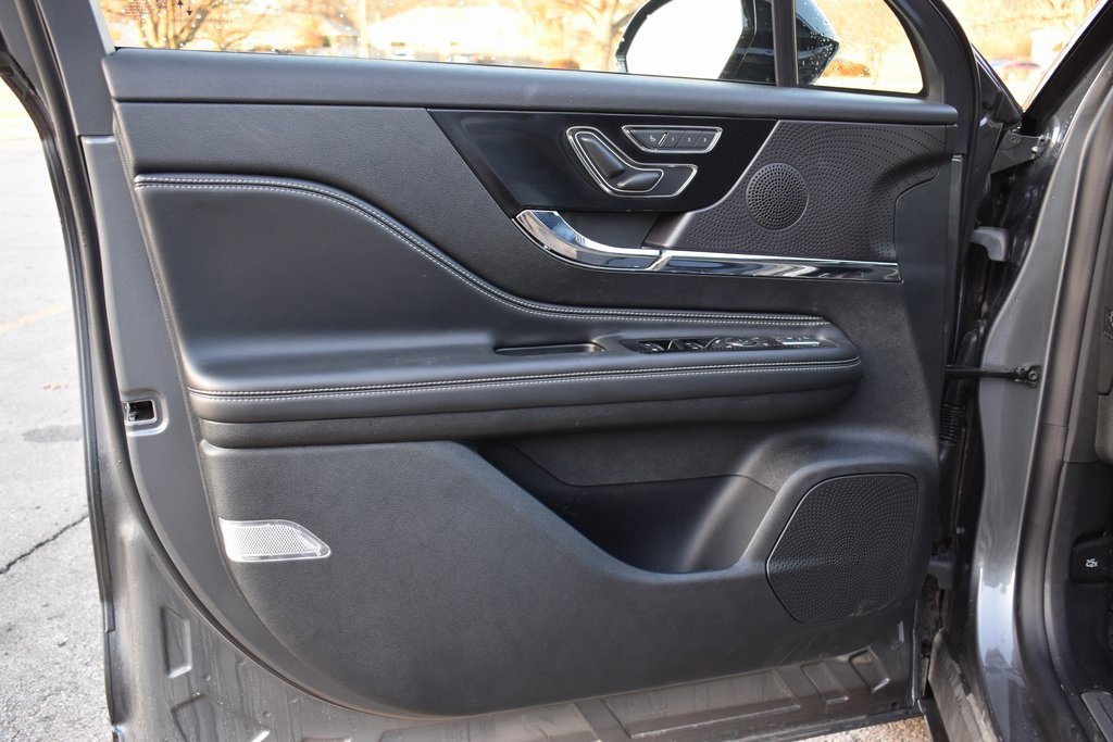 Used 2025 Lincoln Corsair Reserve image 9