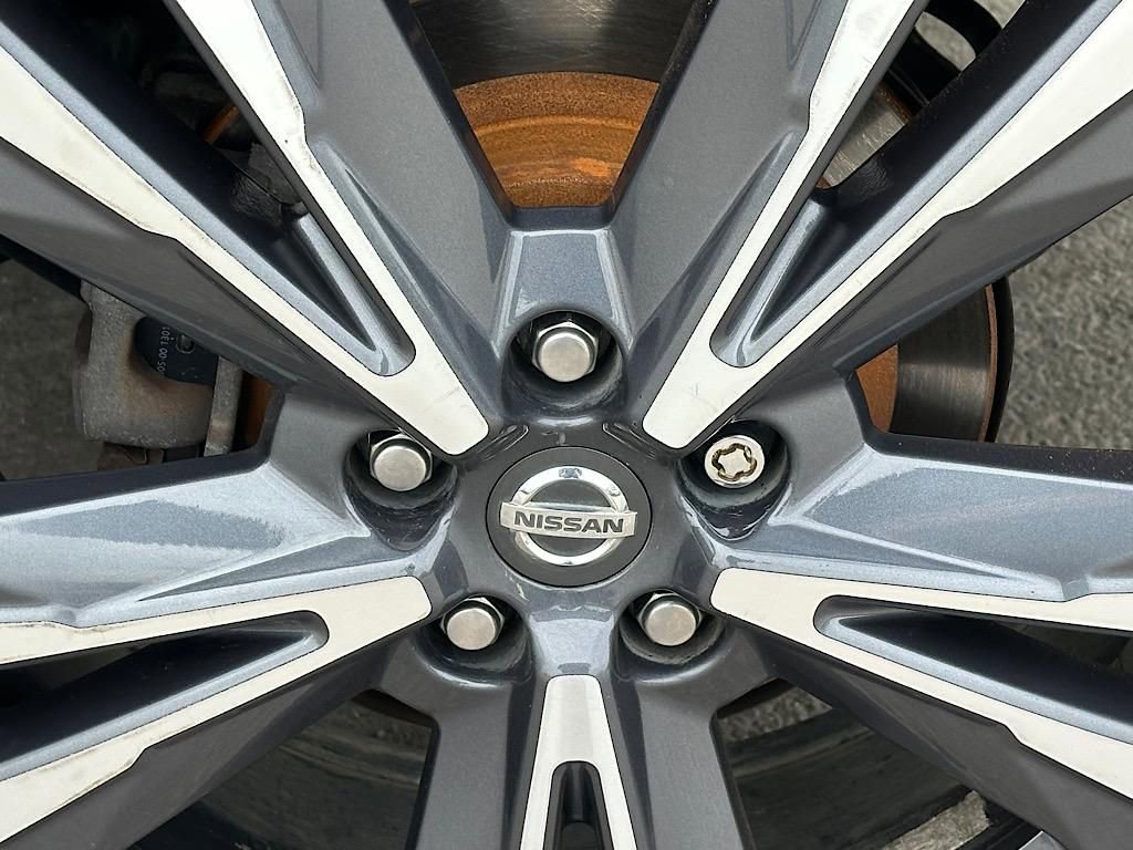 Used 2018 Nissan Pathfinder Platinum image 34