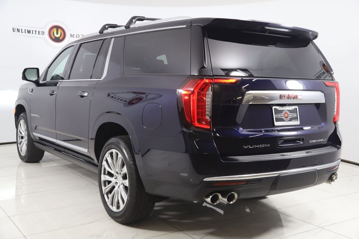 Used 2023 GMC Yukon XL Denali w/ Advanced Technology Package AWD/4WD image 4