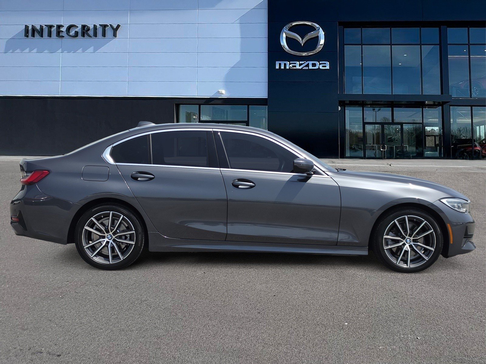 Used 2021 BMW 330e w/ Convenience Package RWD image 3