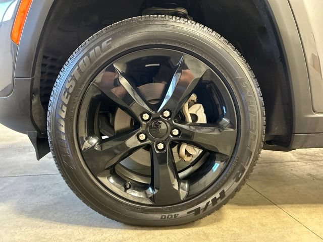 Used 2023 Jeep Grand Cherokee Altitude AWD/4WD image 10