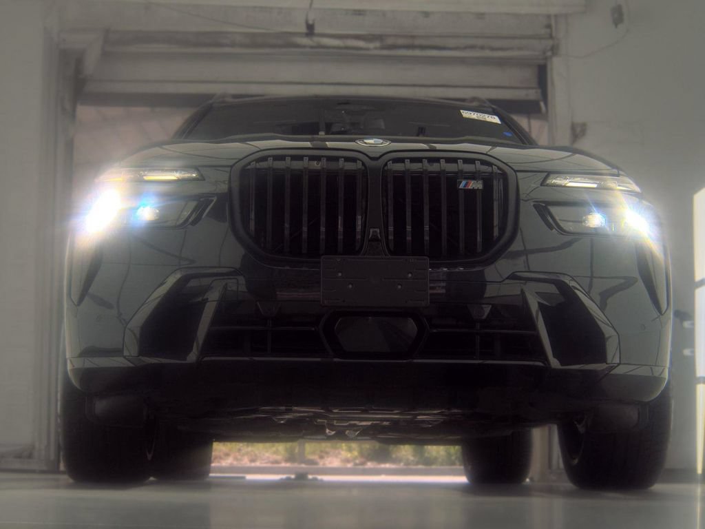 Used 2025 BMW X7 M60i AWD/4WD image 5