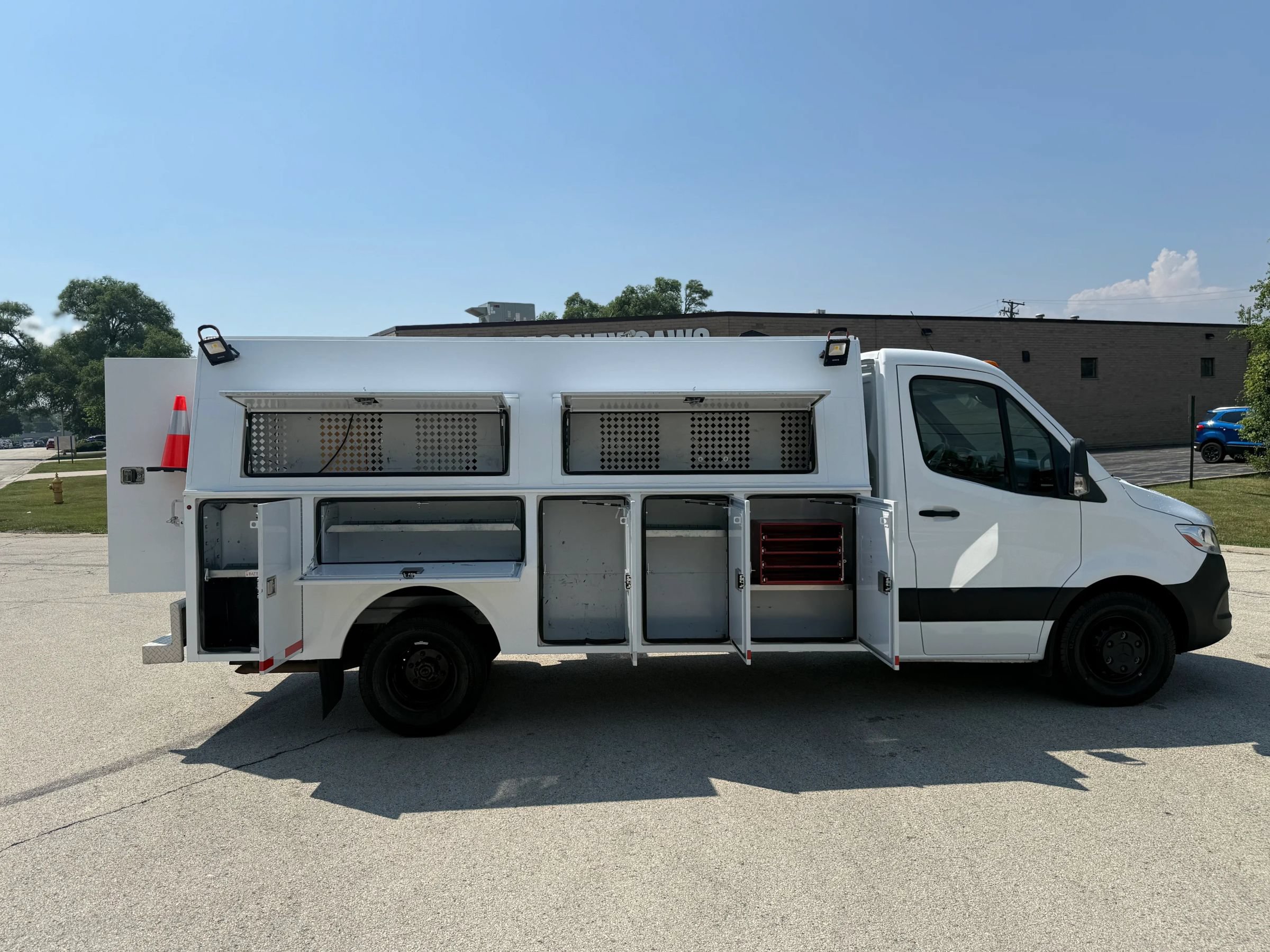 Used 2019 Freightliner Sprinter 3500 w/ Premium Package RWD image 9