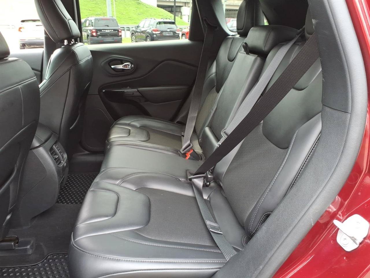 Used 2020 Jeep Cherokee Latitude Plus AWD/4WD image 7