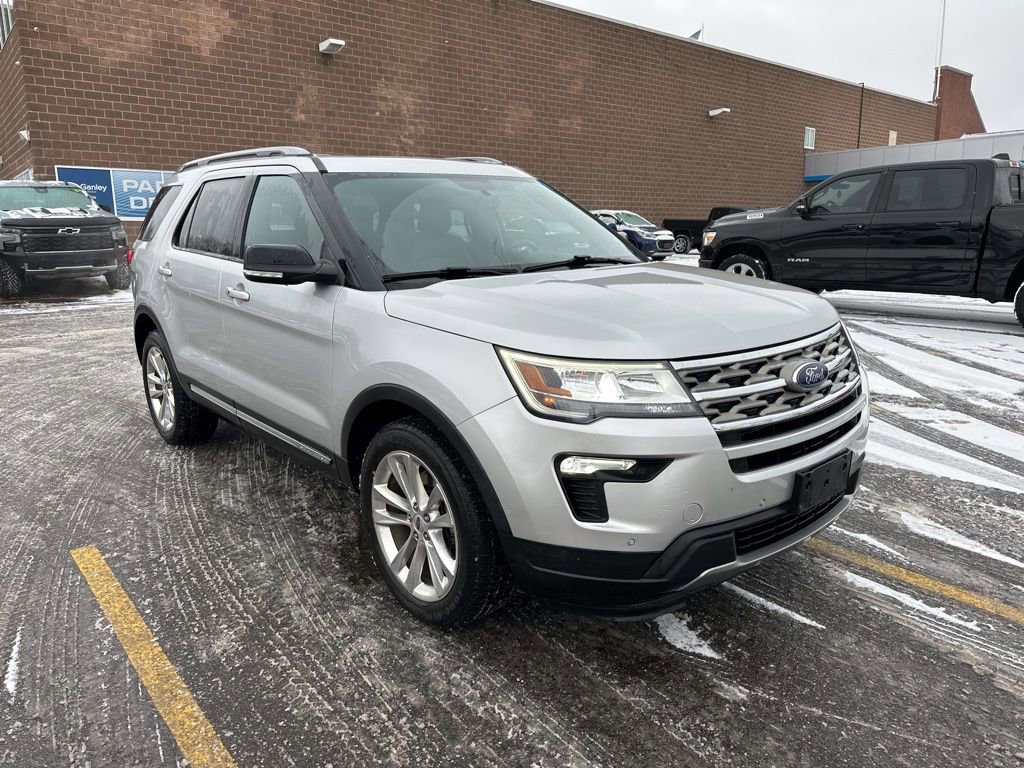 Used 2018 Ford Explorer XLT w/ Equipment Group 202A image 2