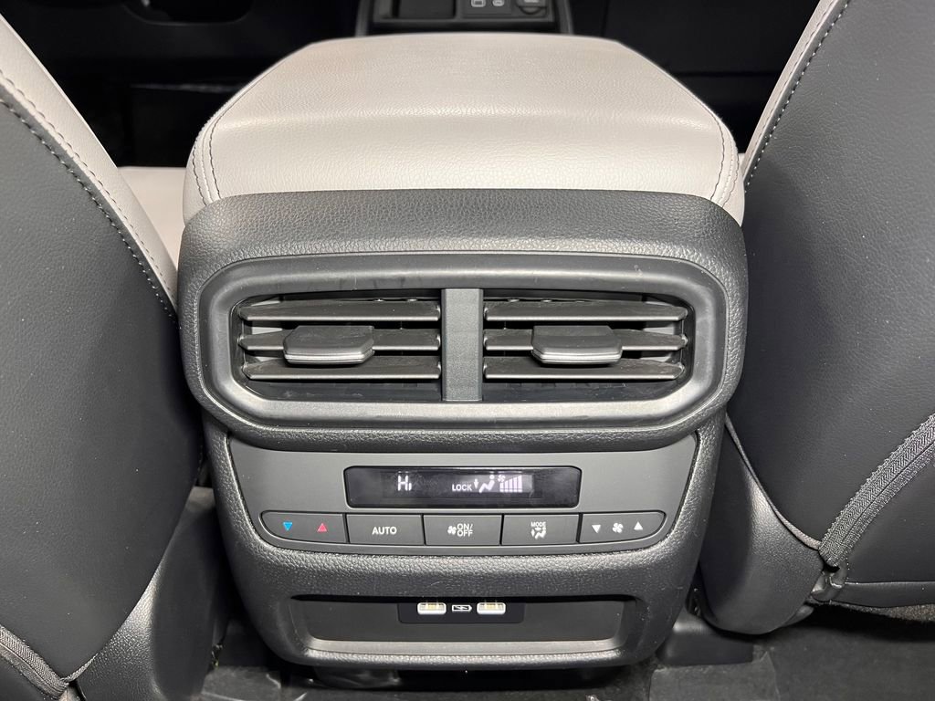 Used 2023 Honda Pilot Touring image 29