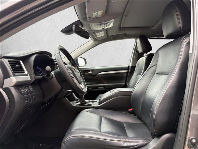 Used 2019 Toyota Highlander XLE image 11