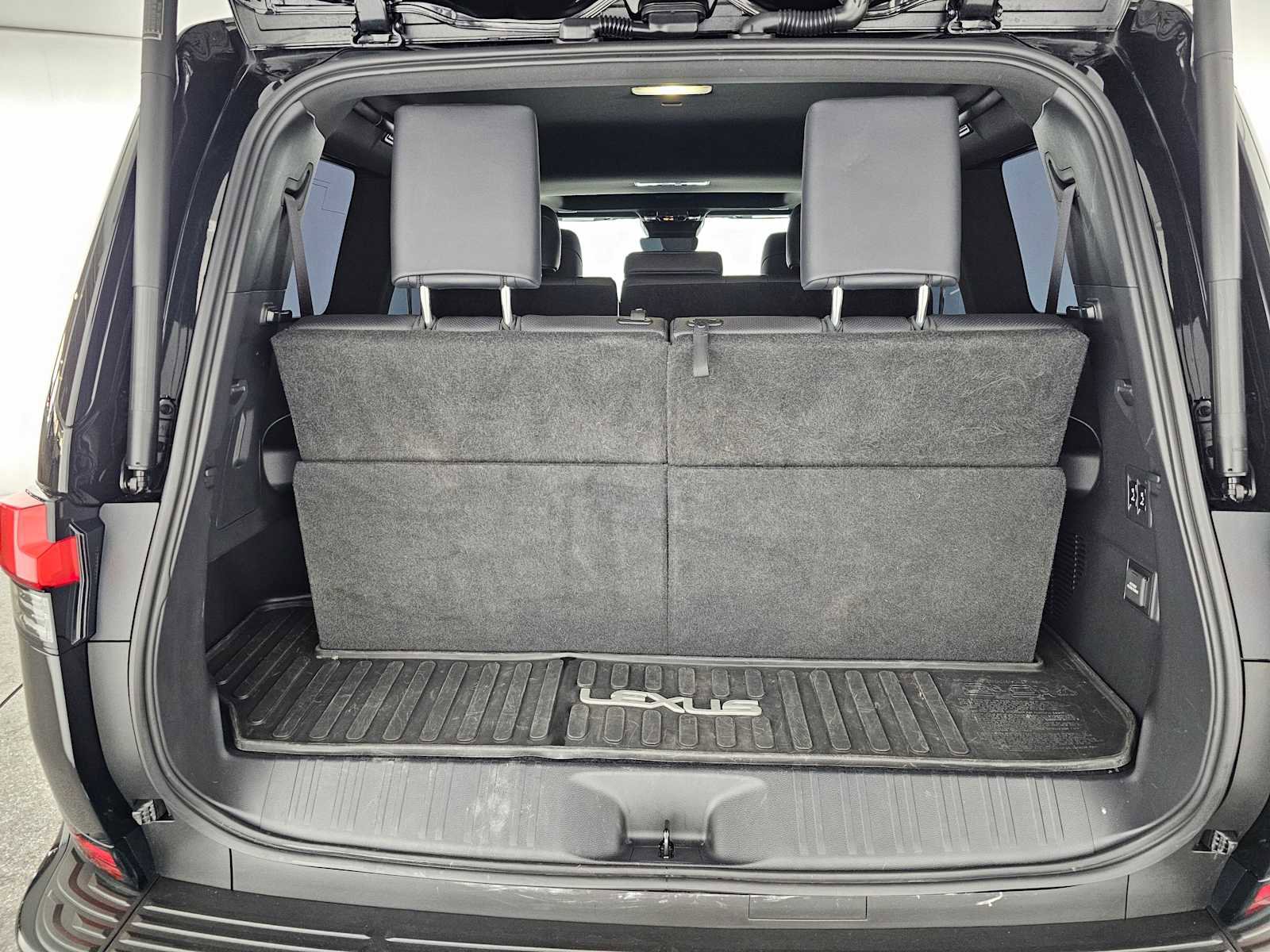 Used 2024 Lexus GX 550 w/ Accessory Package (Z1) image 15