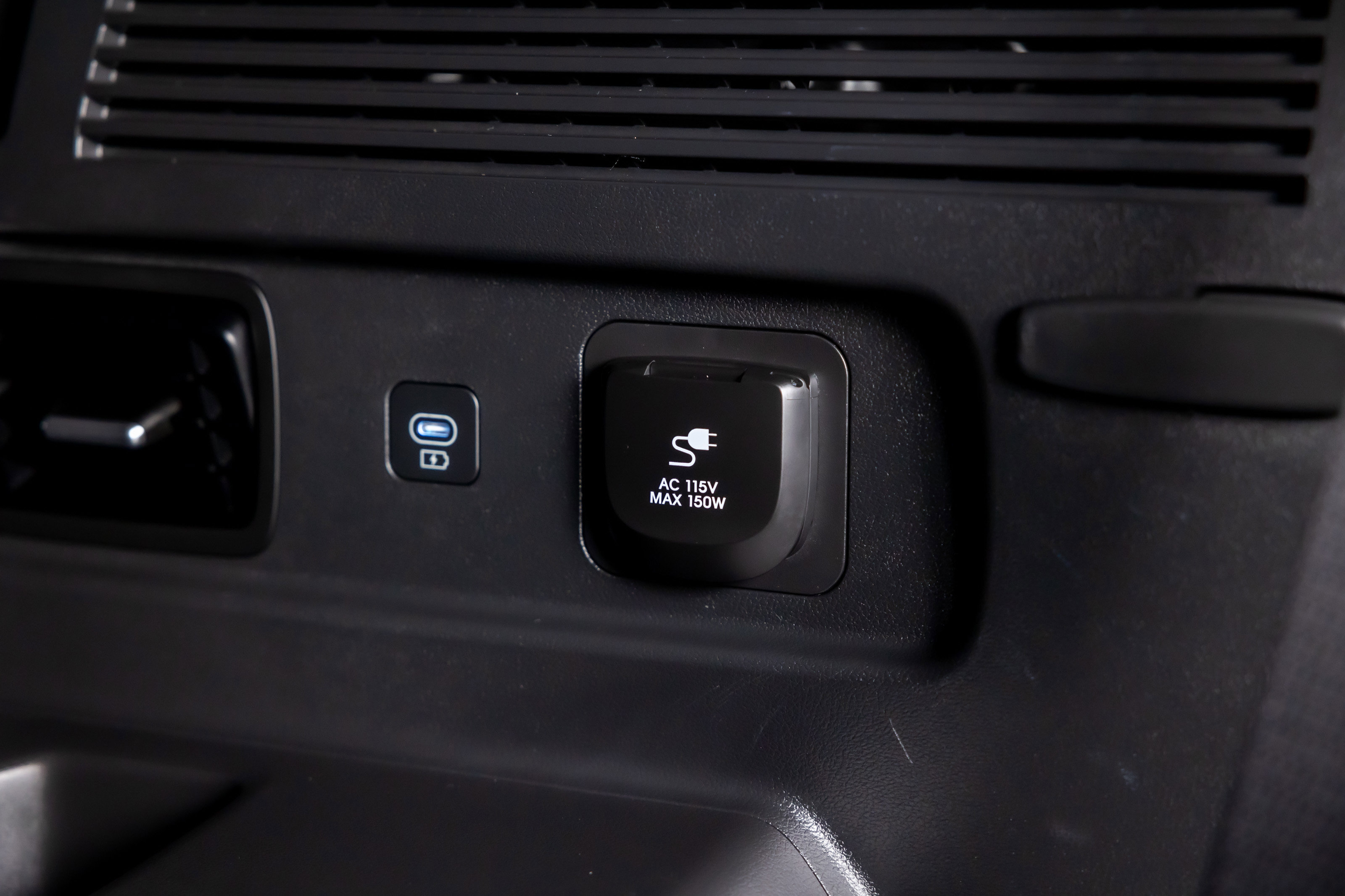 Used 2024 Hyundai Santa Fe Limited image 39