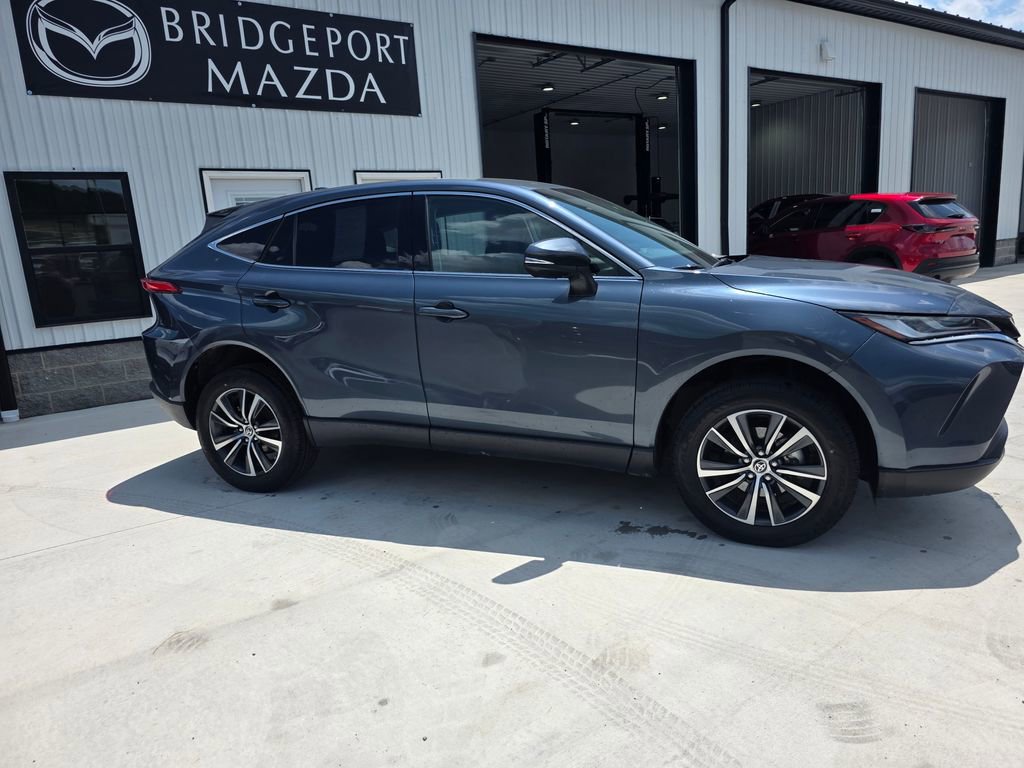 Used 2023 Toyota Venza LE AWD/4WD image 4