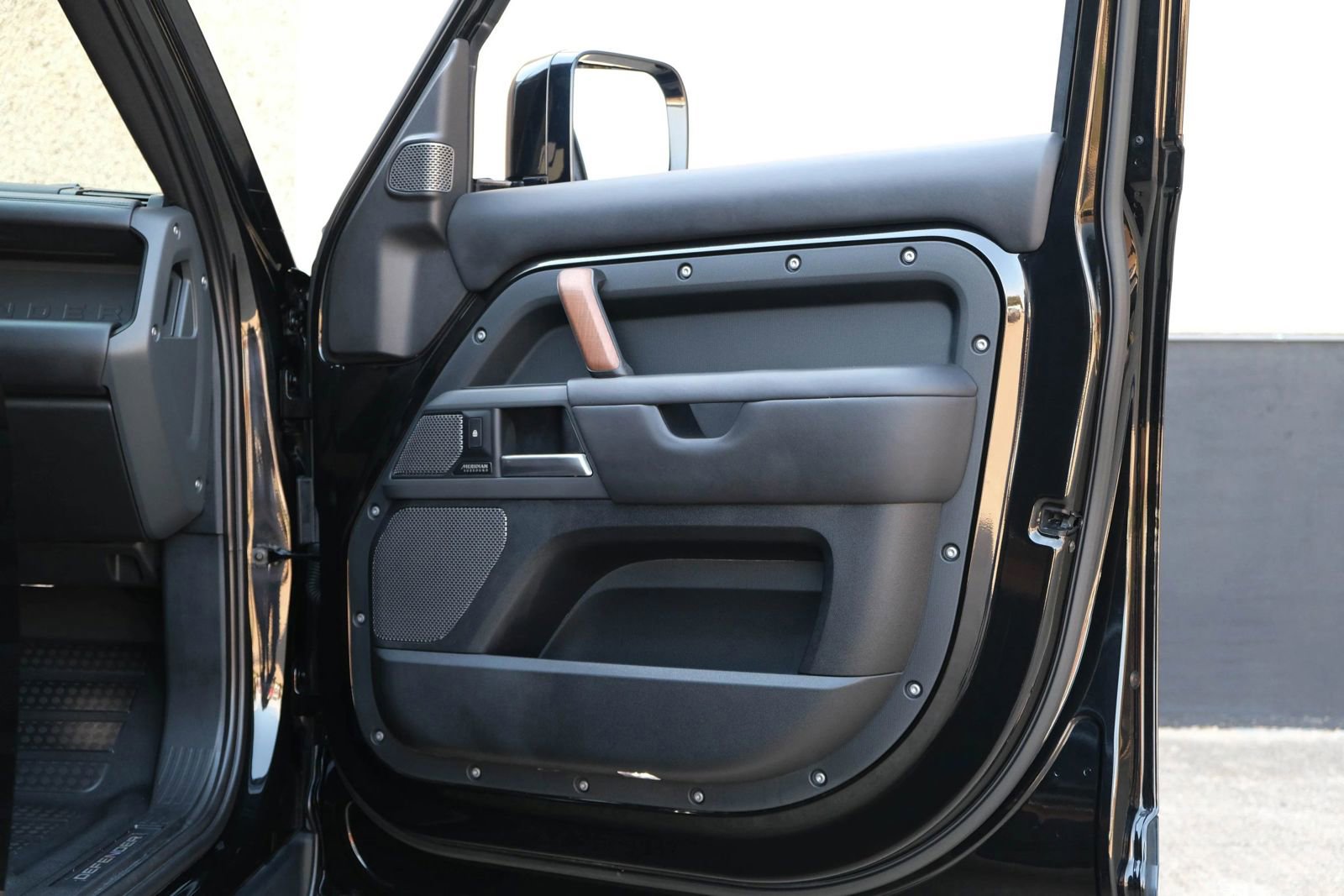 Used 2023 Land Rover Defender 110 X image 31