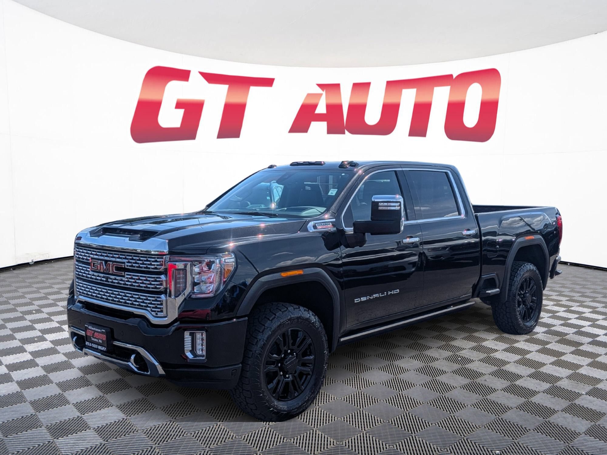 Used 2022 GMC Sierra 3500 Denali w/ Denali Black Diamond Edition AWD/4WD image 2