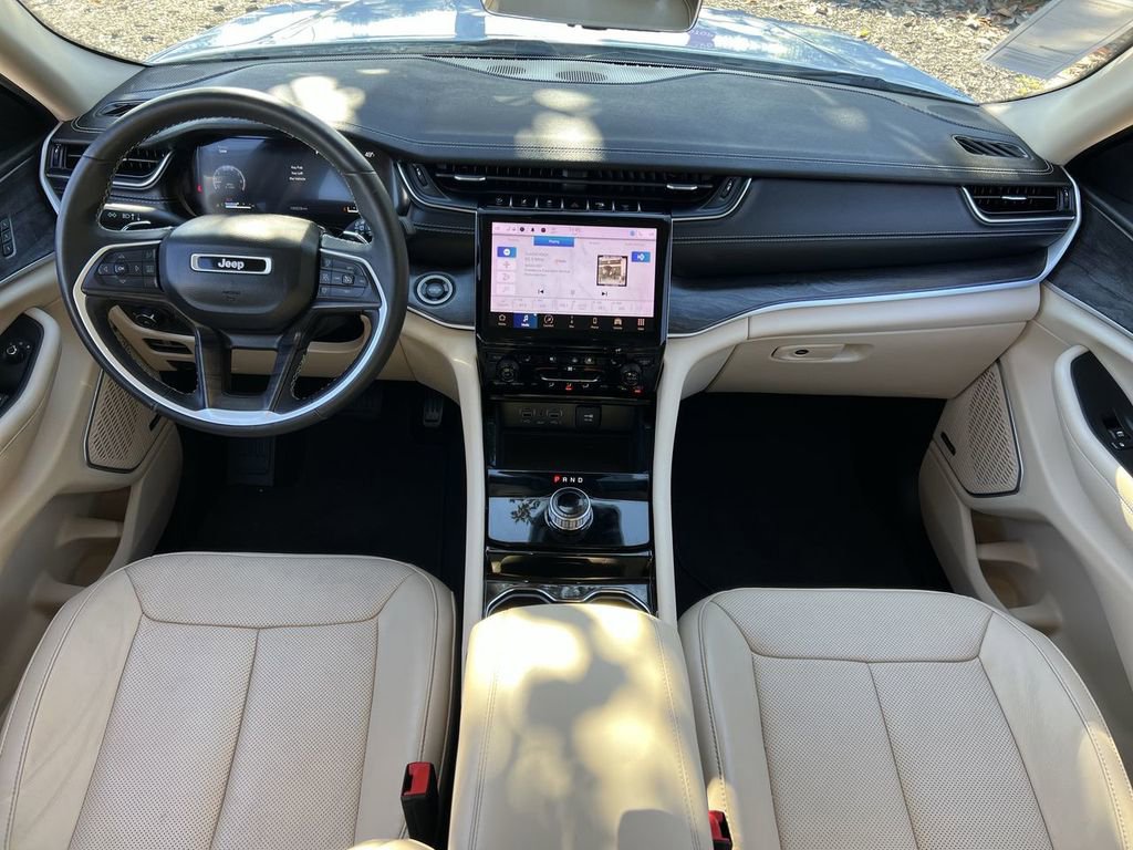 Used 2022 Jeep Grand Cherokee Limited w/ Luxury Tech Group II image 23