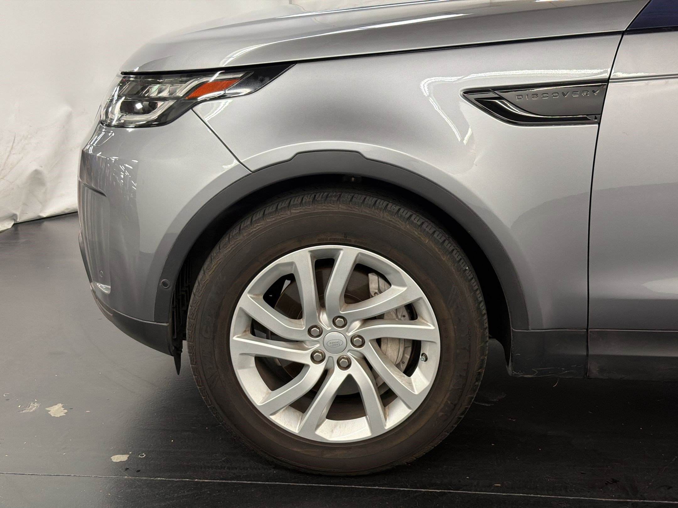 Used 2020 Land Rover Discovery SE AWD/4WD image 12