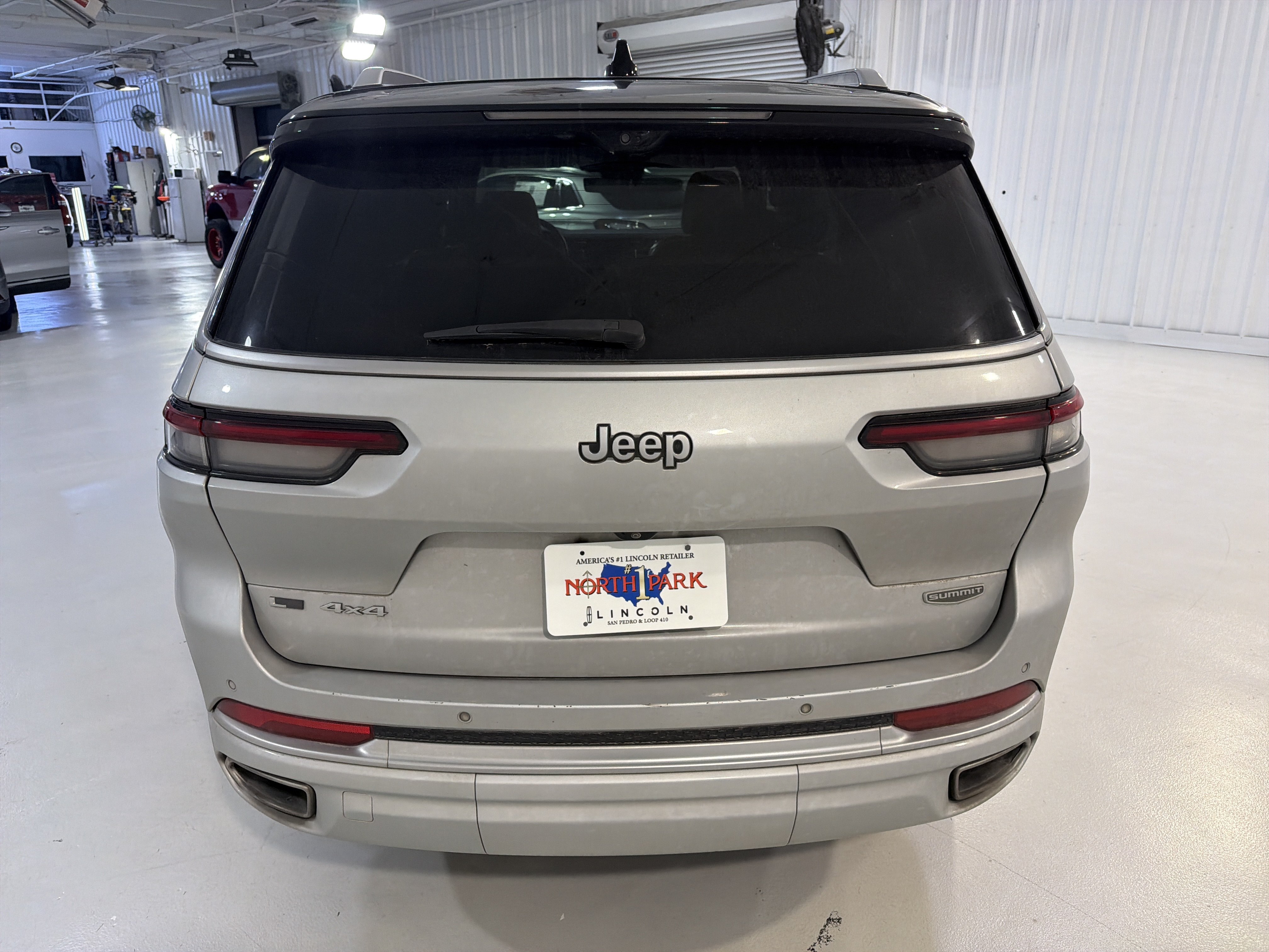 Used 2023 Jeep Grand Cherokee L Summit AWD/4WD image 4
