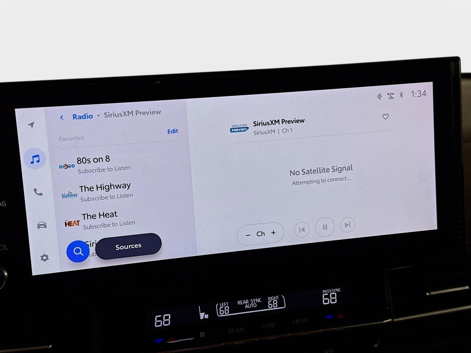 Used 2025 Toyota Sienna XSE w/ XSE Plus Package image 16