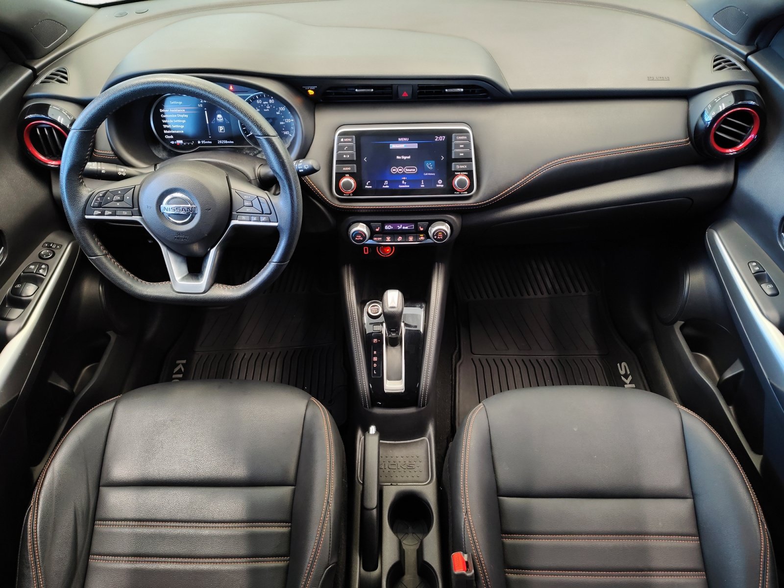 Used 2019 Nissan Kicks SR w/ SR Premium Package FWD image 3