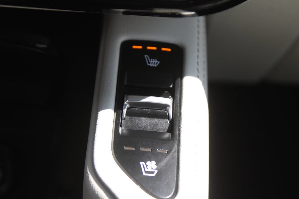 Certified 2024 Kia Telluride EX w/ EX Captain's Chair Package FWD image 46