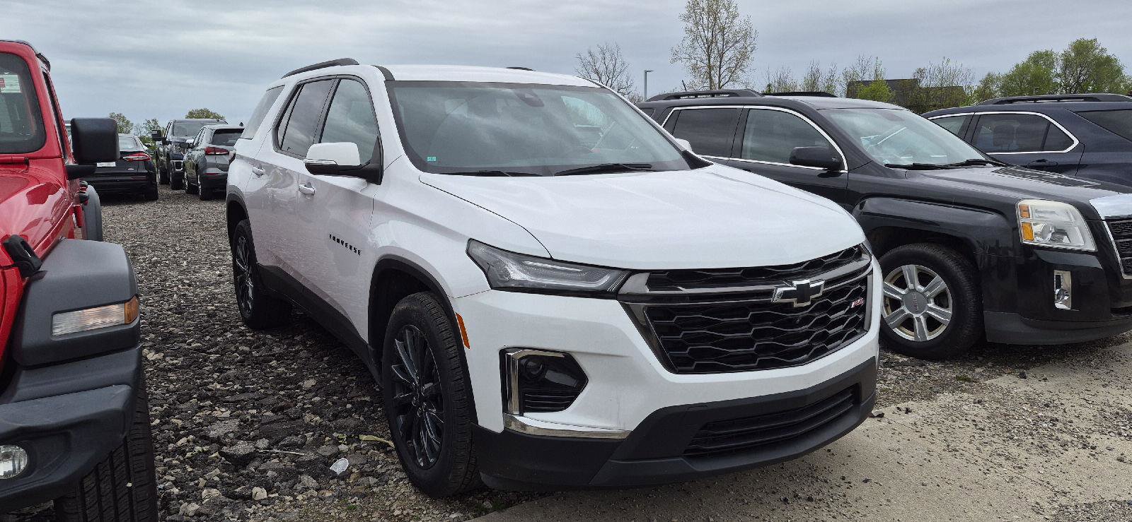 Used 2023 Chevrolet Traverse RS AWD/4WD image 2