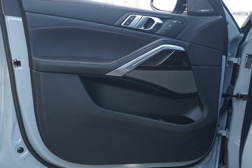 New 2026 BMW X6 xDrive40i w/ Premium Package image 9