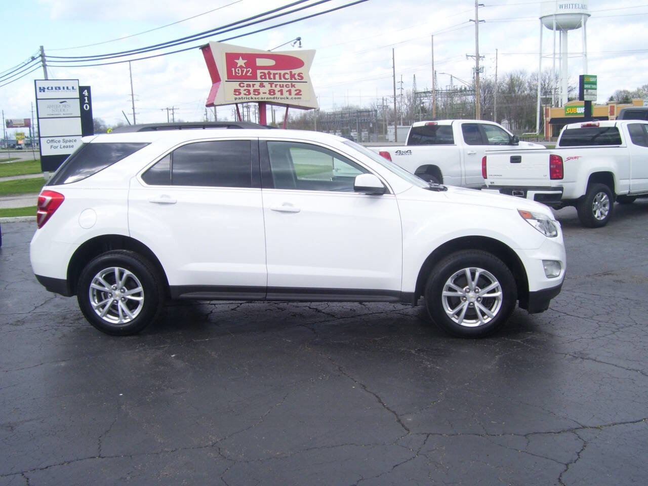 Used 2017 Chevrolet Equinox LT w/ Convenience Package image 2