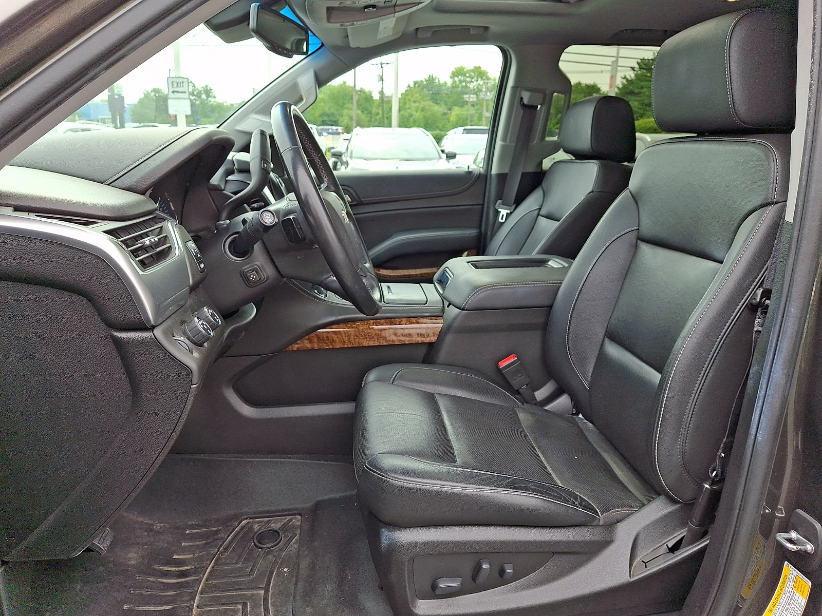 Used 2019 Chevrolet Suburban Premier AWD/4WD image 15