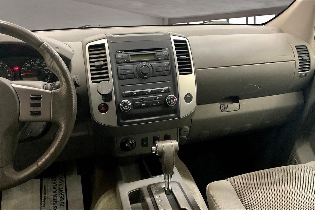 Used 2011 Nissan Frontier SV AWD/4WD image 4