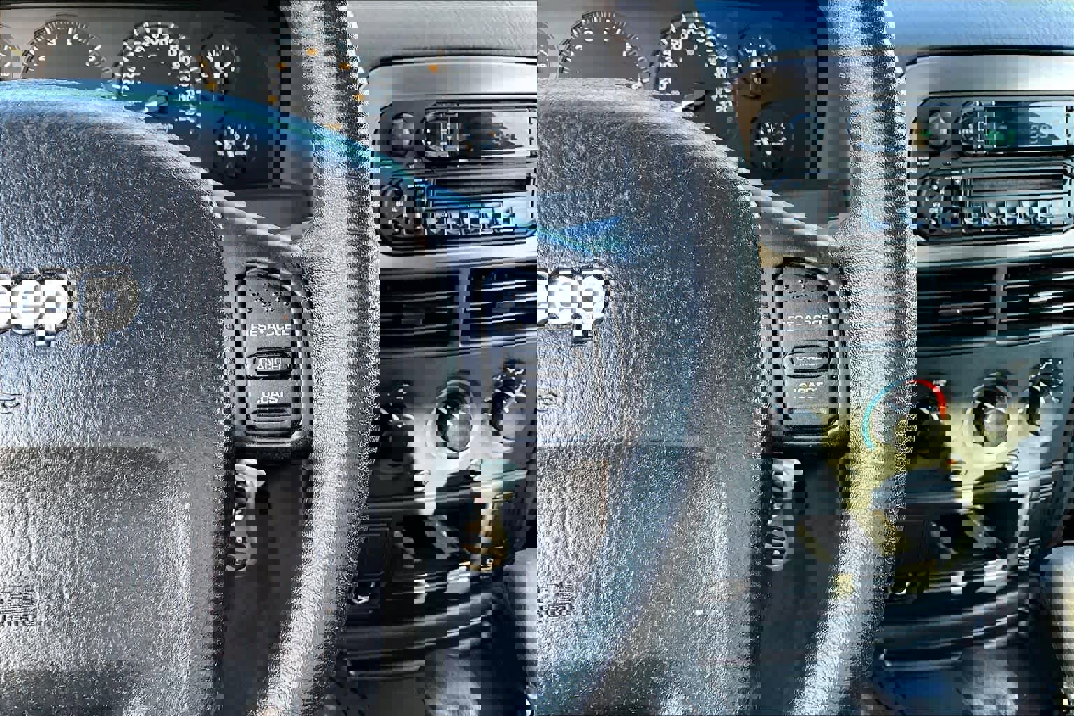 Used 2004 Jeep Grand Cherokee Laredo w/ Convenience Group image 18