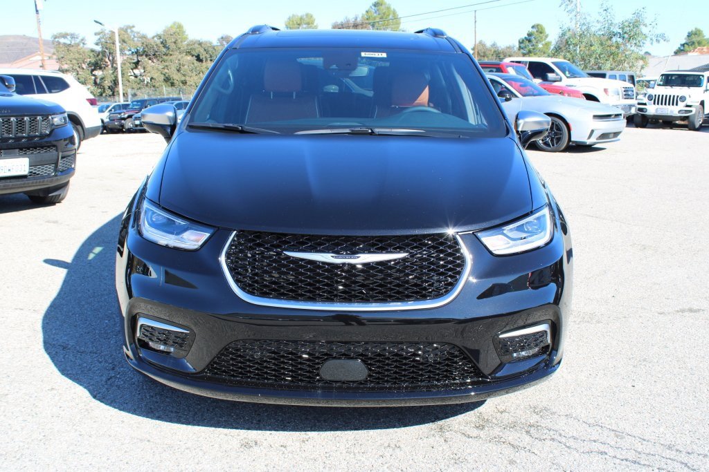 New 2026 Chrysler Pacifica Pinnacle image 2