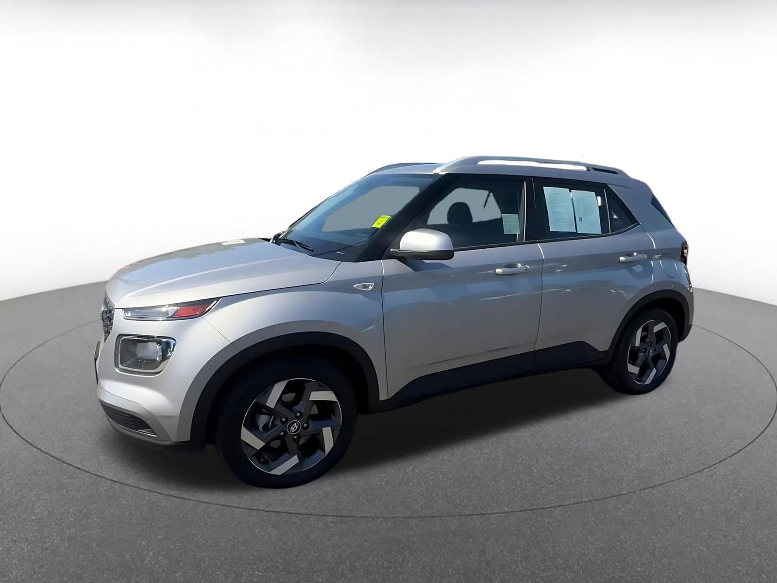 Used 2025 Hyundai Venue SEL image 8